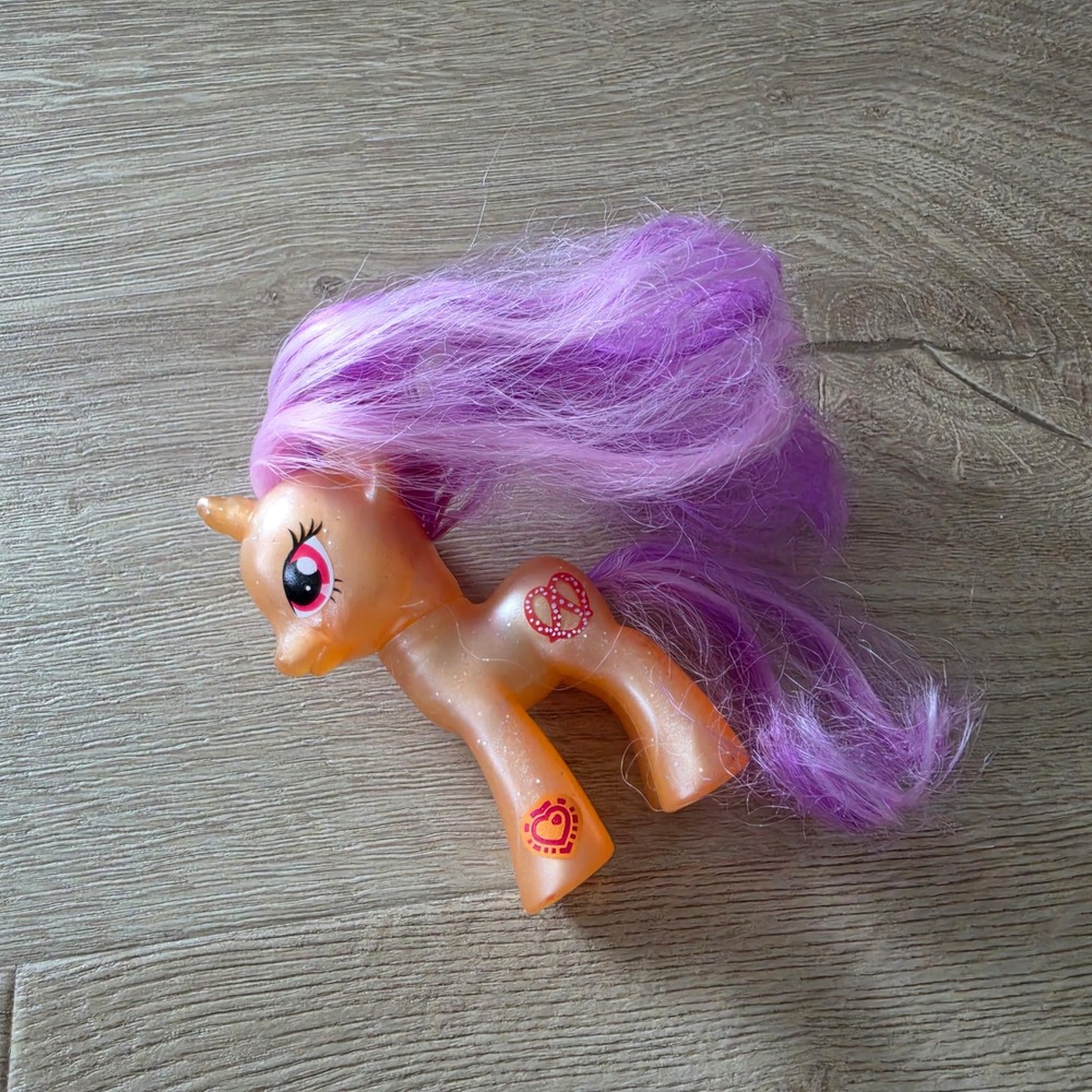 My Little Pony FIM Pearlized Pretzel Brushable Figure